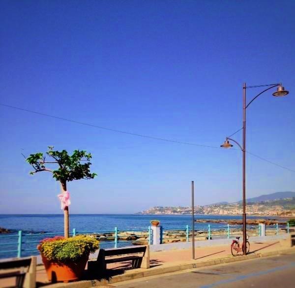 Ferienwohnung Kambusa - Mono Fronte Mare Santo Stefano al Mare Zimmer foto